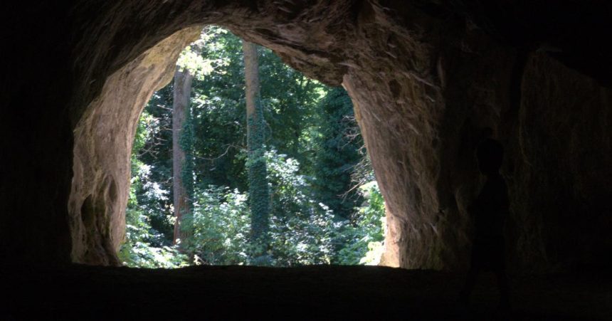 Certova pec fascinovala archeologov desatrocia ukryva stopy praveku aj prepojenie s inou jaskynou