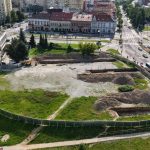 Investor potrebuje pozemky na dalsie prace Mala to byt formalita ale komplikuje sa to