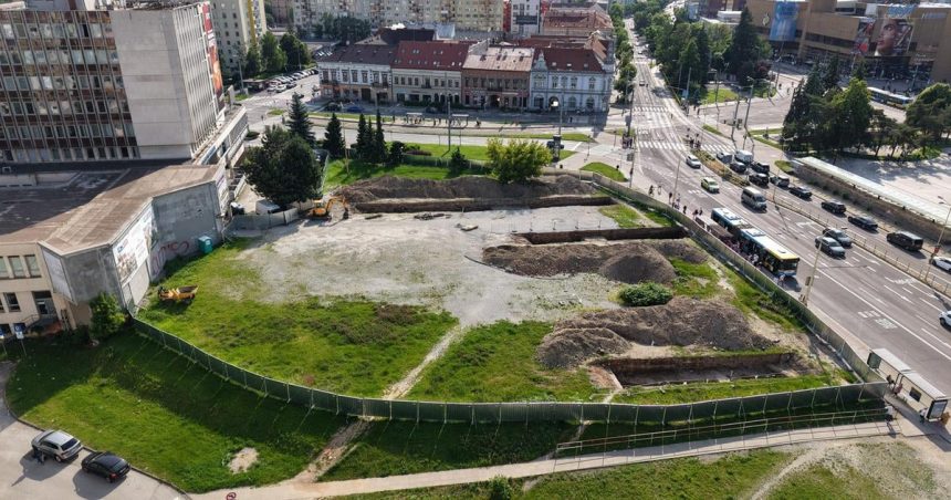 Investor potrebuje pozemky na dalsie prace Mala to byt formalita ale komplikuje sa to
