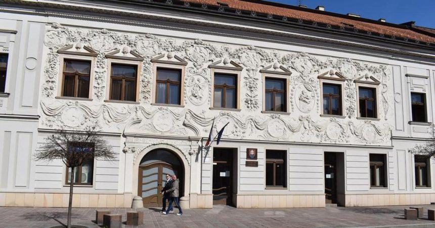 Lekara za drogy odsudili na sedem rokov odvolaci sud to zmenil na podmiencny trest Opaet pracuje v nemocnici