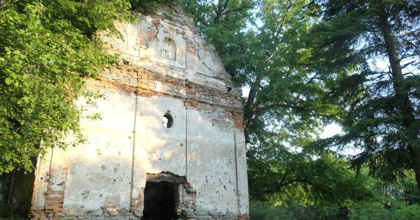 Miesto s mystickou atmosferou pritahuje turistov Ruiny putnickeho kostola v pohori Tribec chcu zachranit