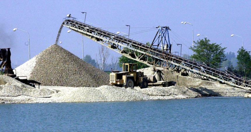 Na bagrovanie sedimentov z dna Dunaja udajne Taraba vybral Talianov