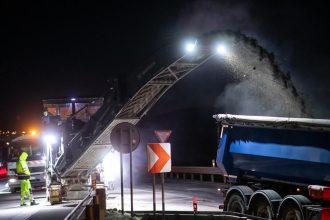 Na kritickej kriovatke pri Nitre dokonuj prce Nasadili desiatky ud a strojov