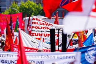 Najprv nasa praca az potom vase zisky Na prvomajovych protestoch v Nemecku sa zucastnili tisice ludi