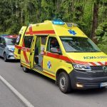 Pad motocyklistu si vyzadalo zasah zachranarov skoncil v nemocnici pri nehode si poranil krcnu chrbticu