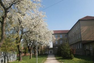 Peniaze urcene na mzdy mali byt pouzite na vykurovanie skoly Na odmenach zamestnancom precerpali tisice eur