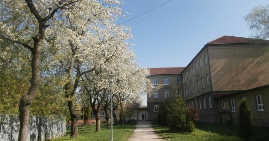 Peniaze urcene na mzdy mali byt pouzite na vykurovanie skoly Na odmenach zamestnancom precerpali tisice eur
