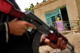Pri utoku militantov na zakladnu v Pakistane zahynulo osem ludi 35 utrpelo zranenia