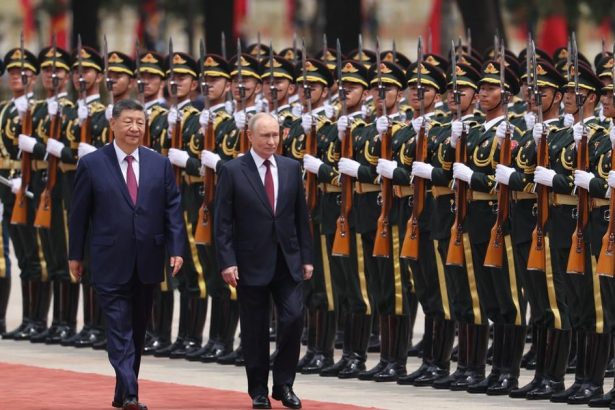Putin sa v Pekingu stretol so svojim cinskym naproti kom Si Tin pchingom