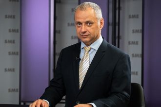 Suster z rozpoctovej rady Slovensko moze prist o pat miliard eur z eurofondov a spadnut do recesie