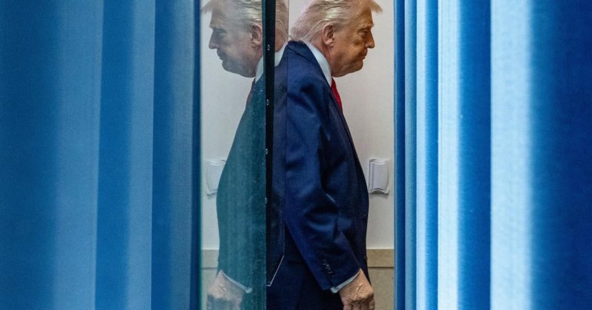 Trump na burze zaraba aj vdaka svojim statusom Pred zakonom ho chrani vynimka