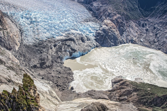 Turisti mali stastie K zosuvu vo fjord e doslo skoro rano tsunami bola druha najvacsia v historii