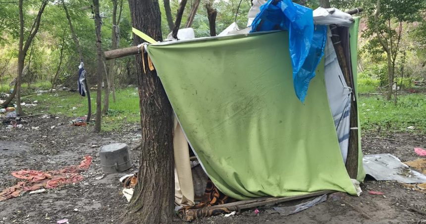 V lukrativnej casti mesta sa buduju provizorne obydlia Starosta hovori o vzniku novych foriem rodin