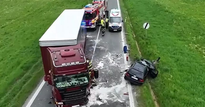 V okrese Svidnik doslo k zrazke osobneho auta s nakladnym autom Tri osoby sa zranili