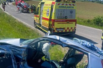 Vodic nedal prednost vosiel do kriovatky Na ceste pristal vrtulnik