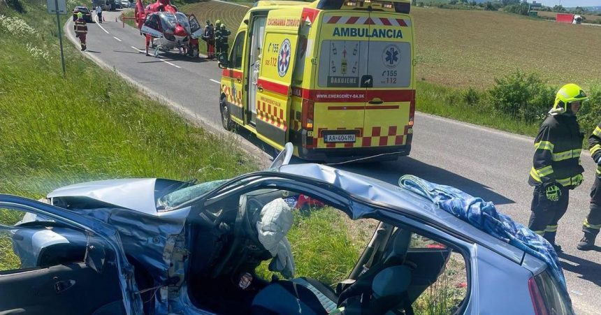 Vodic nedal prednost vosiel do kriovatky Na ceste pristal vrtulnik