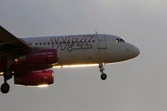 Wizz Air potvrdil ze jeho lietadlo z Bratislavy do Kosic bolo zasiahnute bleskom