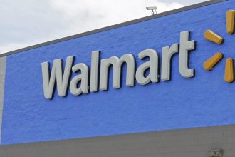 Zisk americkeho retazca Walmart v prvom ucTovnom stvrtroku vzRastol