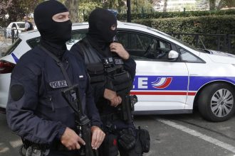 v Parizi zadrzali 16 osob podozrivych zo sexualneho zneuzivania deti