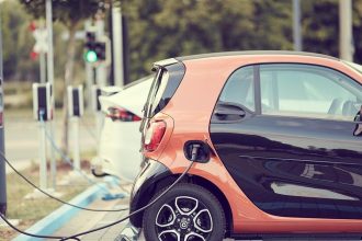 Biznis s elektromobilmi Lider na trhu preraba miliony kazdy rok zachranuju ho akcionari