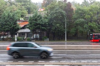 Do stvrtkoveho poludnia spadlo pocas 24 hodin ojedinele aj vyse 50 milimetrov zrazok