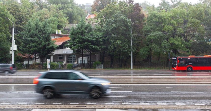 Do stvrtkoveho poludnia spadlo pocas 24 hodin ojedinele aj vyse 50 milimetrov zrazok