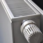 EU zvazuje prijatie opatreni na fiskalnu flexibilitu kvoli vysokym cenam energi