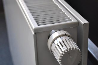 EU zvazuje prijatie opatreni na fiskalnu flexibilitu kvoli vysokym cenam energi
