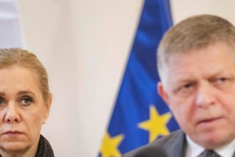 Fico sa vybral do Pariza po recept na rast O pol roka neskor OECD hlasi ze ekonomika spomaluje