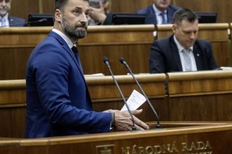 Hladanie vynimky z dlhovej brzdy je podla opozicie pokusom o obchadzanie zakona