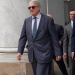 Miliardar Black vypovedal pred kongresovym vyborom v kauze Epstein