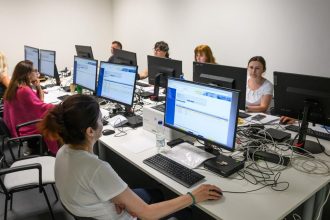 Na referende sa moze zucastnit viac nez 433 miliona volicov