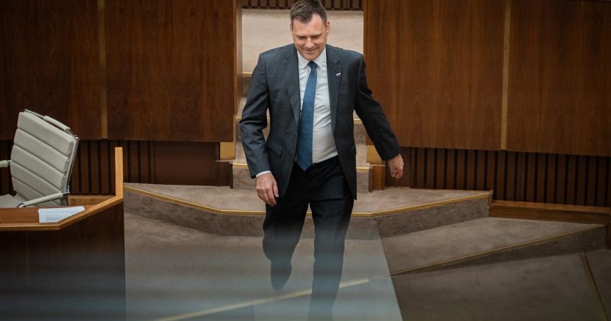 O odvolavani ministra Tarabu sa nerokovalo navrh sa premiestnuje na septembrovu schodzu