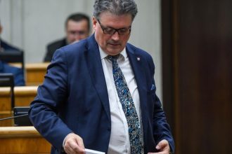 Opozicia kritizuje system ePrihlasky tvrdi ze proces je zdlhavy a chaoticky