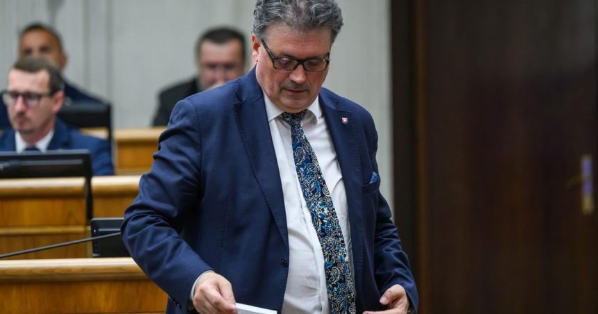 Opozicia kritizuje system ePrihlasky tvrdi ze proces je zdlhavy a chaoticky