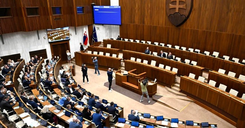 Poslanci schvalili tento rok zatial 45 zakonov z toho dva v zrychlenom rezime