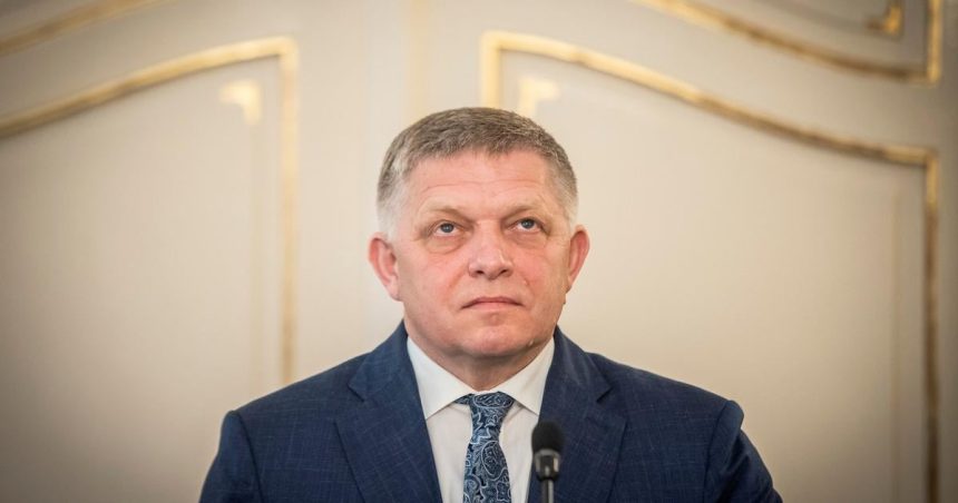 Premier sa zastal syna Agentura Smer v ktorej je Fico mladsi kontatel nenaklada s verejnymi peniazmi