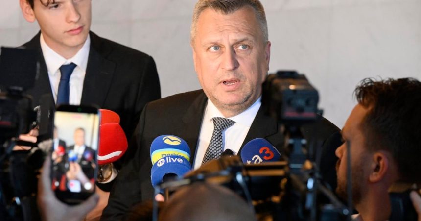 SNS si kladie dalsiu podmienku Rozpocet nepodpori ak dchodky ludi nad 90 rokov nestupnu