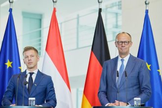 Samit V4 sa uskutocni 23 juna v Budapesti oznamil Magyar po schodzke s Merzom