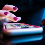 V Taliansku sa rozbehol spor o vplyv socialnych sieti na neplnoletych