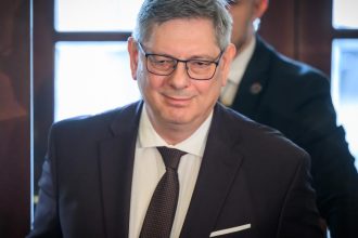 diskusia o navrhu noveho obcianskeho zakonnika je skraten na 12 5 hodiny