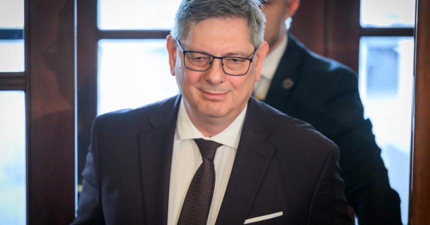 diskusia o navrhu noveho obcianskeho zakonnika je skraten na 12 5 hodiny