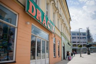 najhorsis vysledok za poslednych desat rokov a prepustanie dracik slabne pochybne prispevky sa stale pribudaju