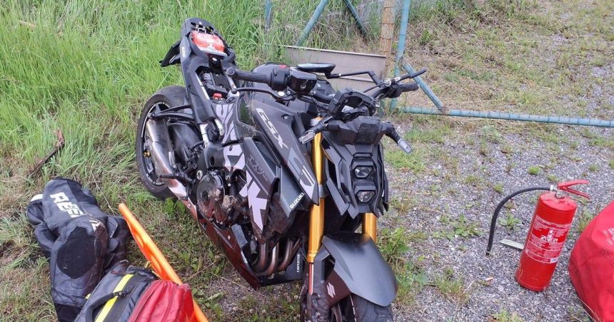 nehoda motorkara v belej po naraze do zabradlia skocil v starostlivosti zachranarov