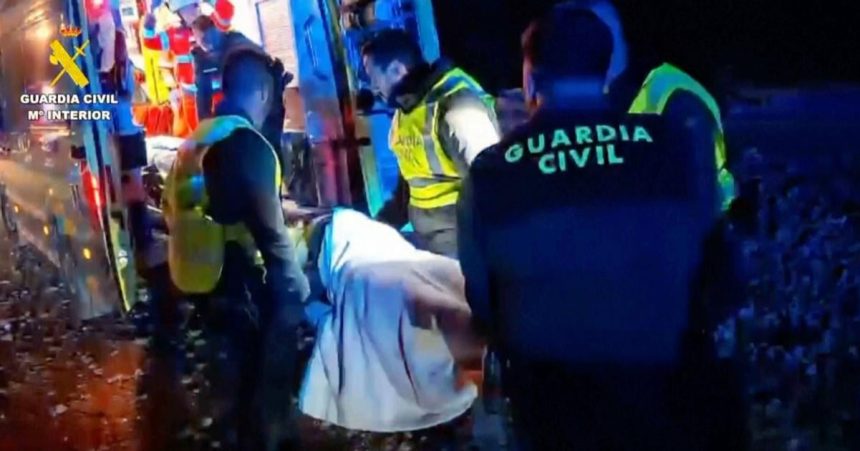 pri zrazke minibusu s cisternovym vozidlom v spanielsku zahynuli piati policajti