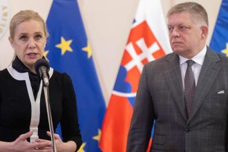 Ak to nestihnete zaplatite miliony Spor o atomku sa vyostruje po Ficovi tlaci na Sakovu aj JESS