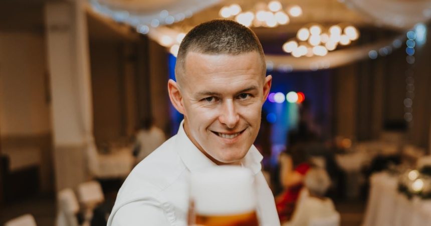 Aut a vymenil za pivo Znami mu museli nosit suveniry z dovoleniek v prepravkach