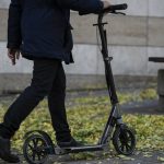 Grecko zakaze osobam mladsim ako 17 rokov pouzivanie elektrickych kolobeziek