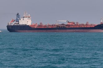 Iran zastavil v Hormuzskom prielive tri ropne tankery