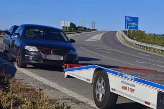 Jeden problem nestacil Vodic sa vydaval za brata a soferoval auto v hladani